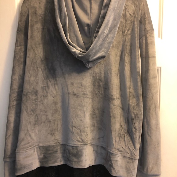 Hooded Shirt with lace detail - Picture 2 of 3